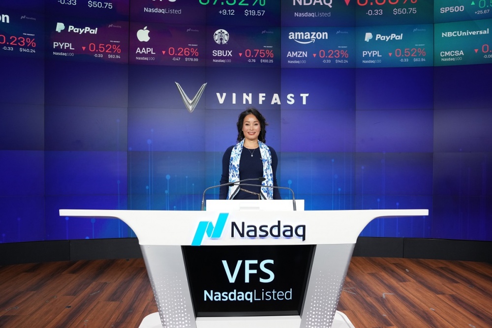 CEO Toàn cầu VinFast – Bà Lê Thị Thu Thủy tại lễ rung chuông ở Nasdaq