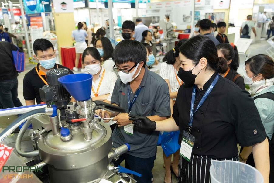 ProPak Vietnam quy tụ hơn 450 nhà cung cấp mang đến hàng ngàn sản phẩm phục vụ ngành công nghiệp chế biến và đóng gói tại Việt Nam. ProPak Vietnam quy tụ hơn 450 nhà cung cấp mang đến hàng ngàn sản phẩm phục vụ ngành công nghiệp chế biến và đóng gói tại Việt Nam.