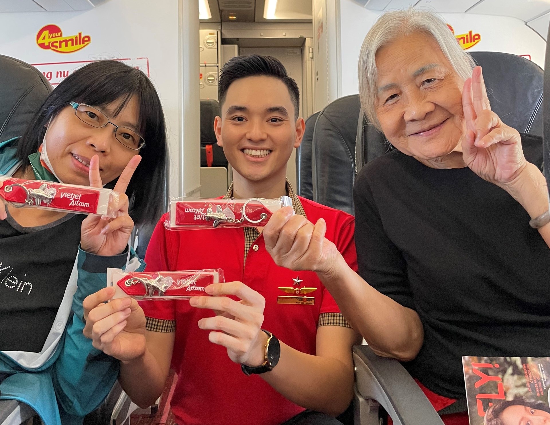 Những chuyến bay Vietjet đưa du khách quốc tế đến với Việt Nam, góp phần quảng bá hình ảnh một Việt Nam thân thiện, hiếu khách đến với bạn bè khắp thế giới cũng như đưa du khách Việt Nam đến các điểm đến nổi tiếng khắp toàn cầu. Những chuyến bay Vietjet đưa du khách quốc tế đến với Việt Nam, góp phần quảng bá hình ảnh một Việt Nam thân thiện, hiếu khách đến với bạn bè khắp thế giới cũng như đưa du khách Việt Nam đến các điểm đến nổi tiếng khắp toàn cầu.