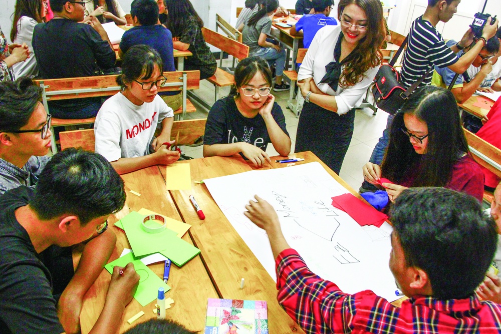 Công đoàn NHVN tổ chức chương trình giáo dục quản lý tài chính cá nhân dành cho học sinh là con đoàn viên, lao động ngành Ngân hàng (7/2018) Công đoàn NHVN tổ chức chương trình giáo dục quản lý tài chính cá nhân dành cho học sinh là con đoàn viên, lao động ngành Ngân hàng (7/2018)