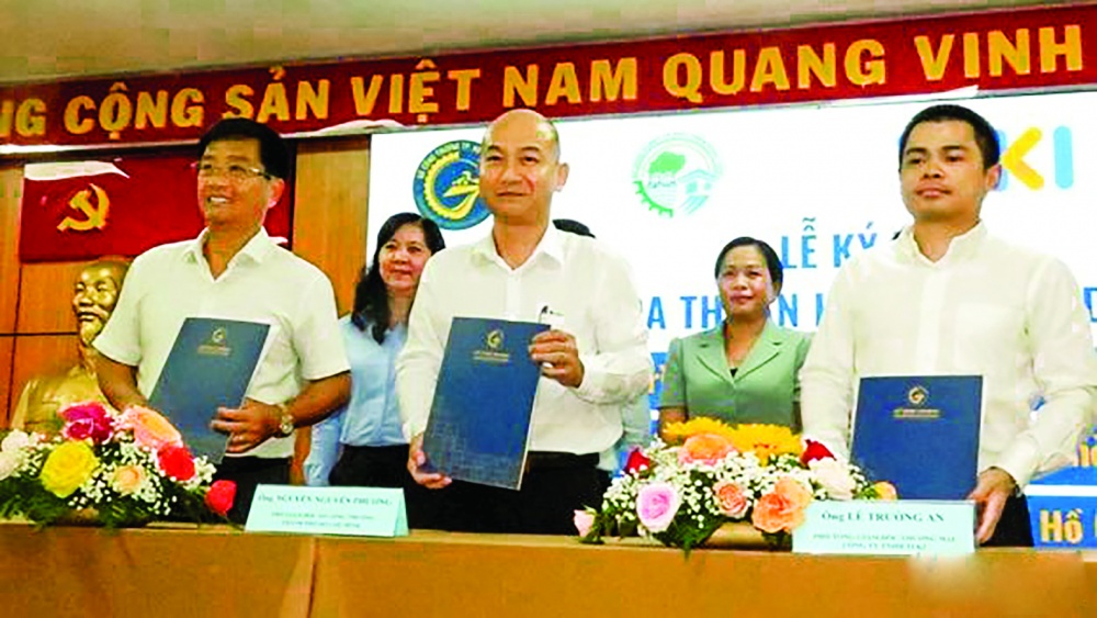 Đại diện Sở Công thương, Sở Nông nghiệp và Phát triển nông thôn TP. Hồ Chí Minh và Công ty TNHH Tiki ký kết Biên bản ghi nhớ hợp tác xây dựng Chương trình “1.000 câu chuyện sản phẩm COOP”