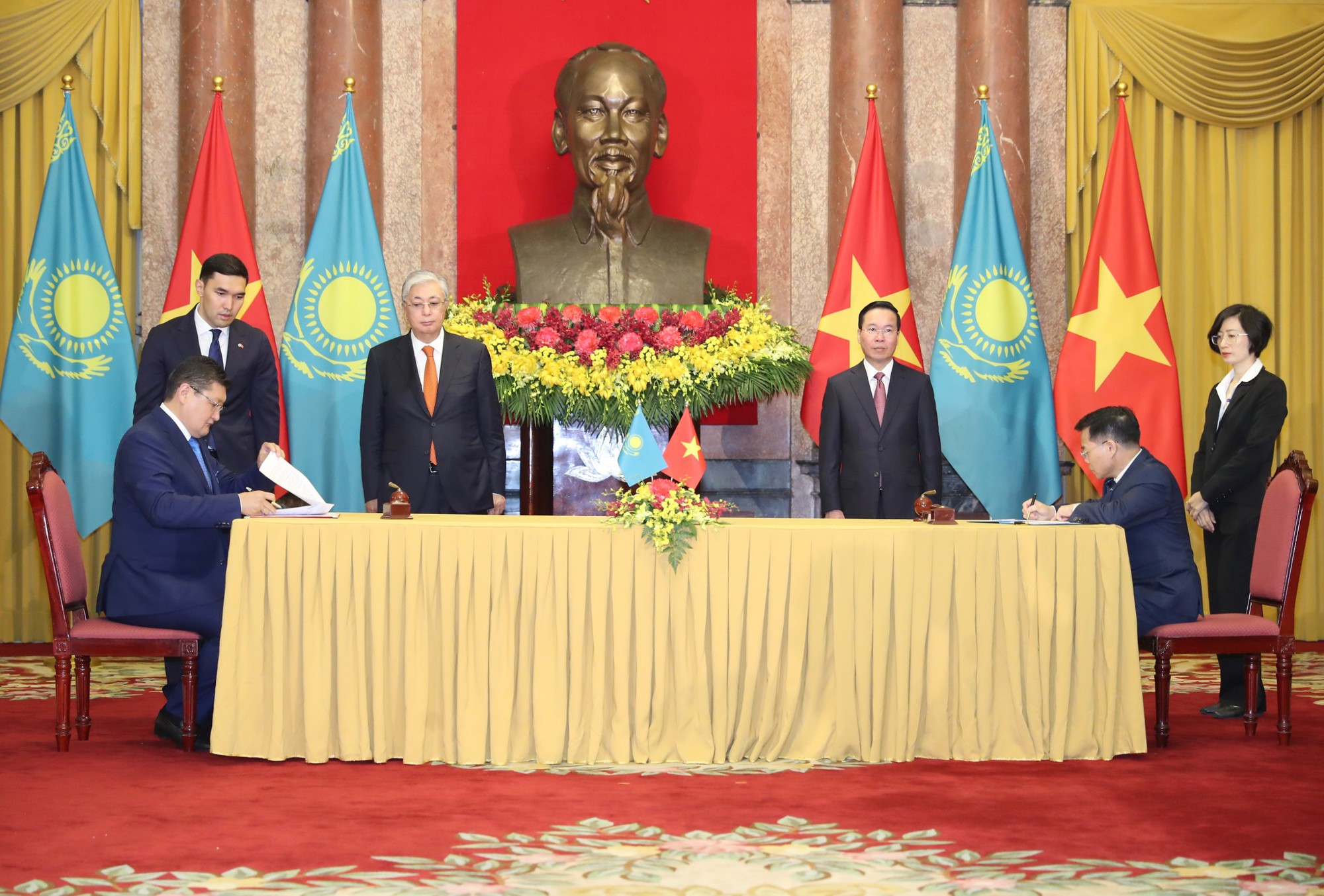 Chủ tịch nước Võ Văn Thưởng hội đàm với Tổng thống Cộng hòa Kazakhstan Chủ tịch nước Võ Văn Thưởng hội đàm với Tổng thống Cộng hòa Kazakhstan