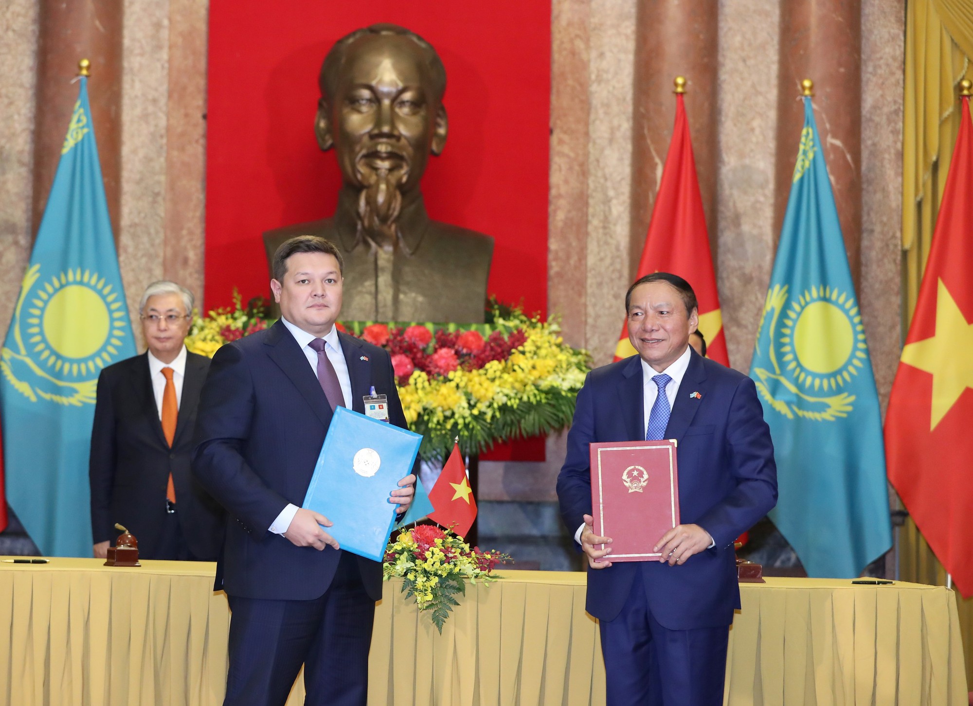 Chủ tịch nước Võ Văn Thưởng hội đàm với Tổng thống Cộng hòa Kazakhstan Chủ tịch nước Võ Văn Thưởng hội đàm với Tổng thống Cộng hòa Kazakhstan