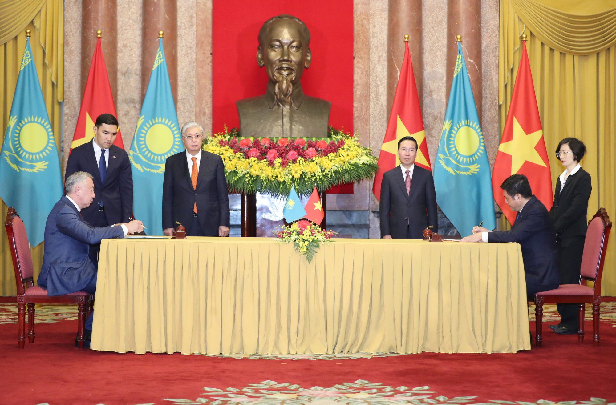 Chủ tịch nước Võ Văn Thưởng hội đàm với Tổng thống Cộng hòa Kazakhstan Chủ tịch nước Võ Văn Thưởng hội đàm với Tổng thống Cộng hòa Kazakhstan