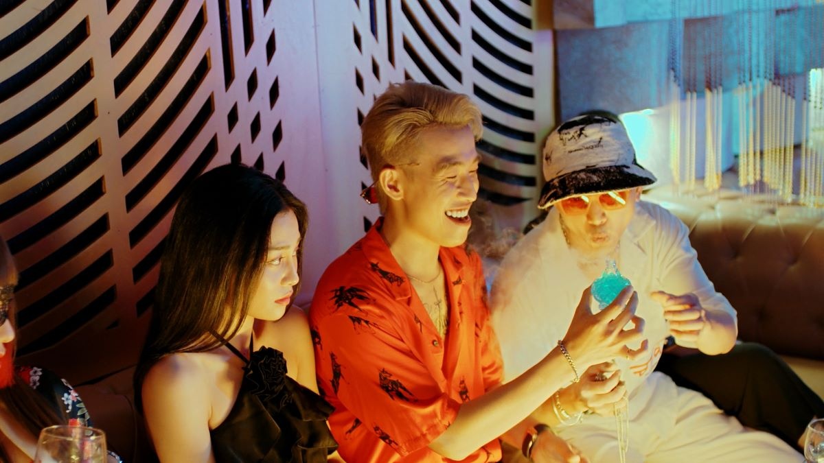 Biệt dược đen sở hữu một dàn diễn viên vừa có thực lực, kinh nghiệm diễn xuất nhưng lại hứa hẹn mang lại sự mới mẻ. Biệt dược đen sở hữu một dàn diễn viên vừa có thực lực, kinh nghiệm diễn xuất nhưng lại hứa hẹn mang lại sự mới mẻ.