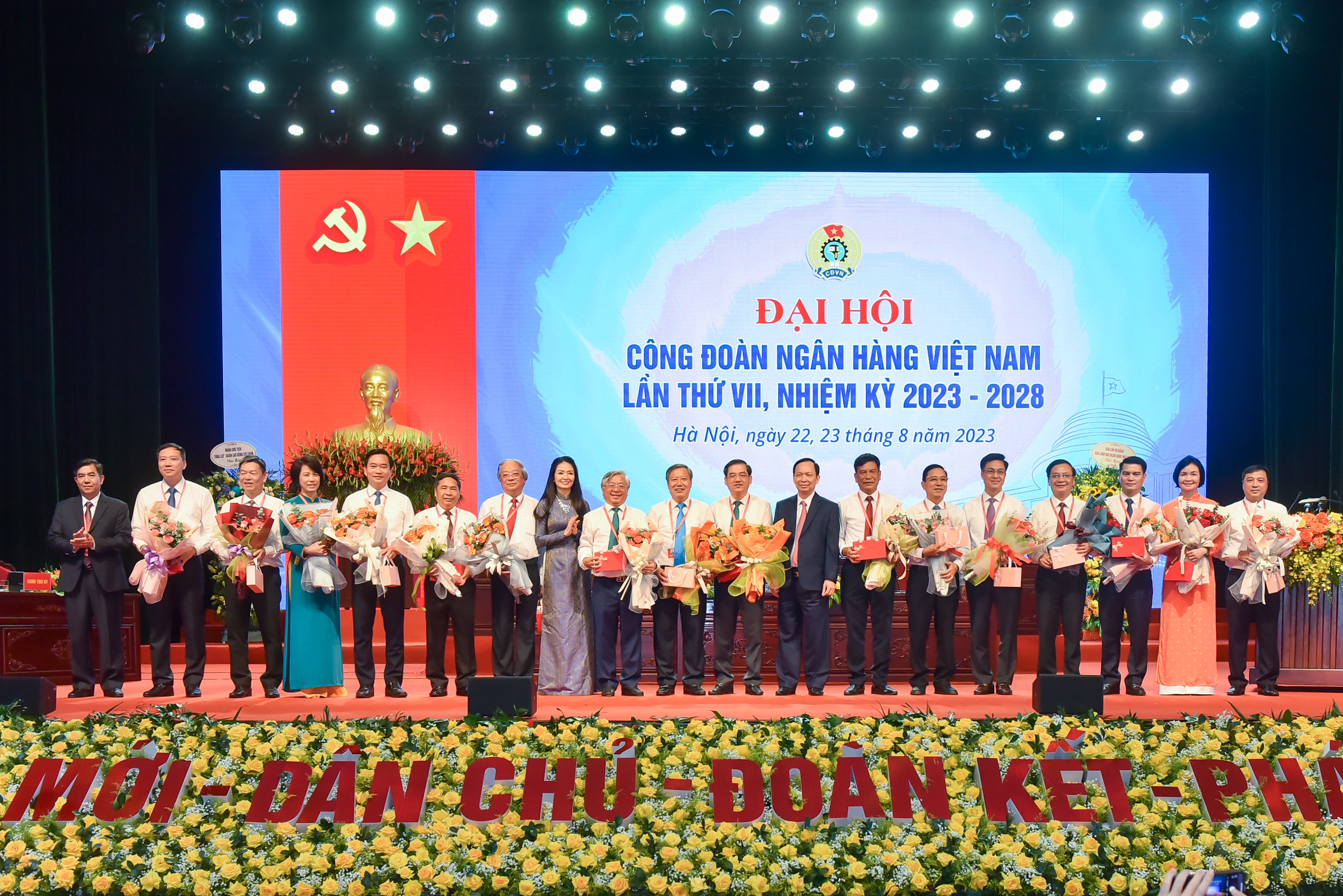 Đồng chí Đào Minh Tú tái đắc cử Chủ tịch Công đoàn Ngân hàng Việt Nam khoá VII, nhiệm kỳ 2023-2028 Đồng chí Đào Minh Tú tái đắc cử Chủ tịch Công đoàn Ngân hàng Việt Nam khoá VII, nhiệm kỳ 2023-2028