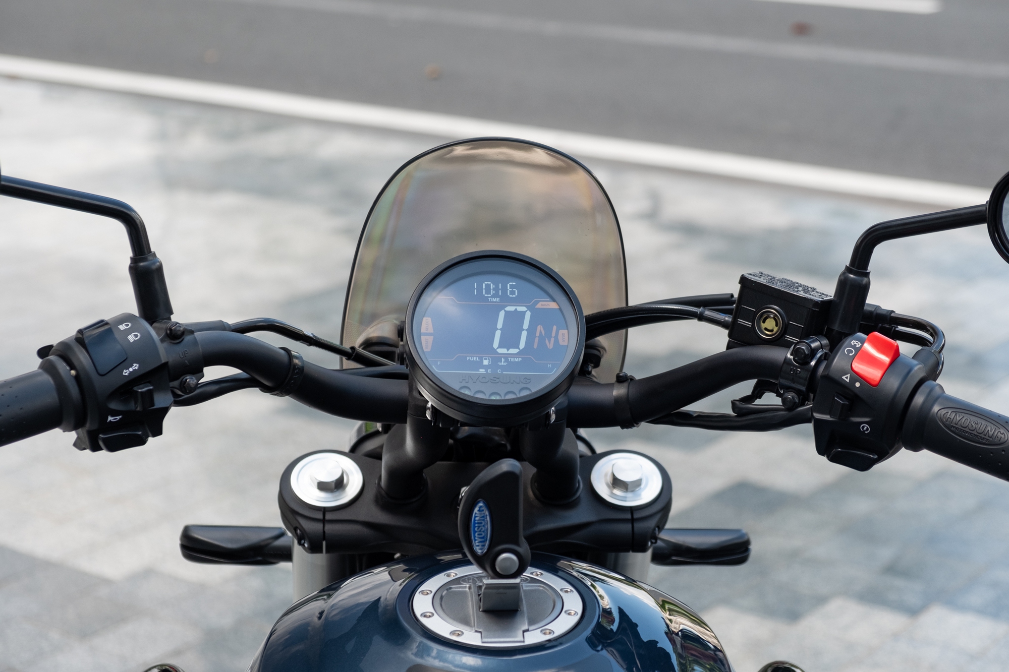 Chi tiết Hyosung GV300R vừa ra mắt Việt Nam với giá bán 148 triệu đồng