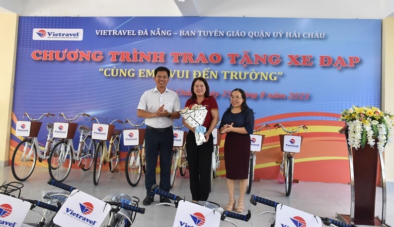 Vietravel Đà Nẵng với chương trình “Cùng em - Vui đến trường”