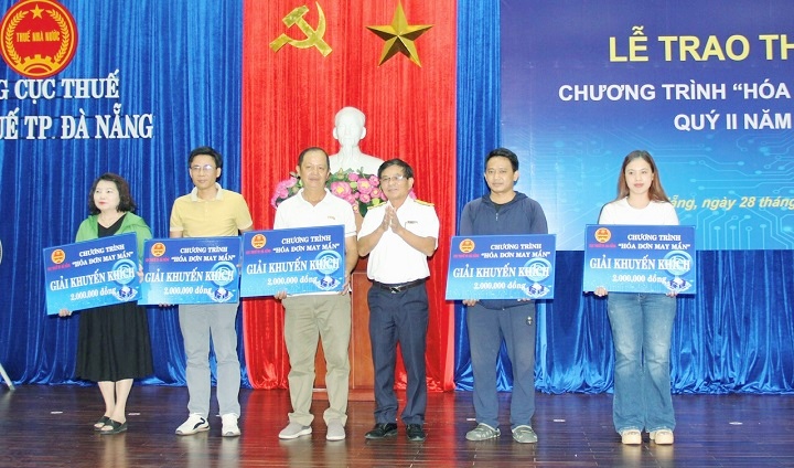 Trao thưởng chương trình 