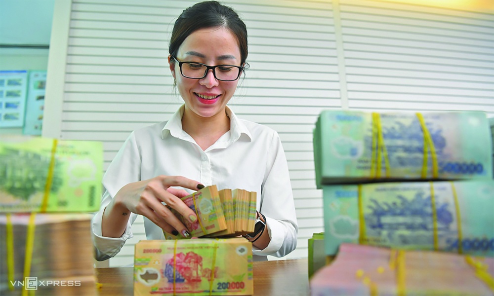 Tín dụng tăng chậm cũng khiến các ngân hàng gặp nhiều khó khăn khi cân đối bài toán kinh doanh Tín dụng tăng chậm cũng khiến các ngân hàng gặp nhiều khó khăn khi cân đối bài toán kinh doanh