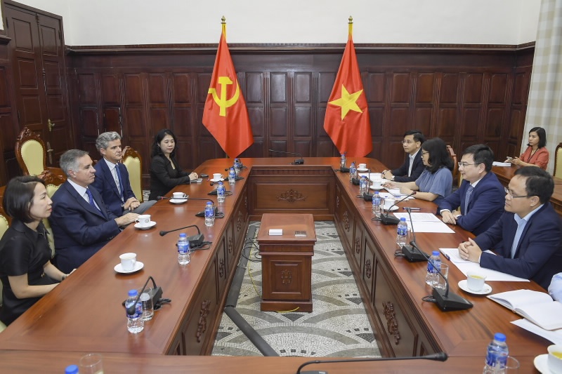 Phó Thống đốc Phạm Thanh Hà làm việc với Tổng Giám đốc Toàn cầu Tập đoàn JP Morgan