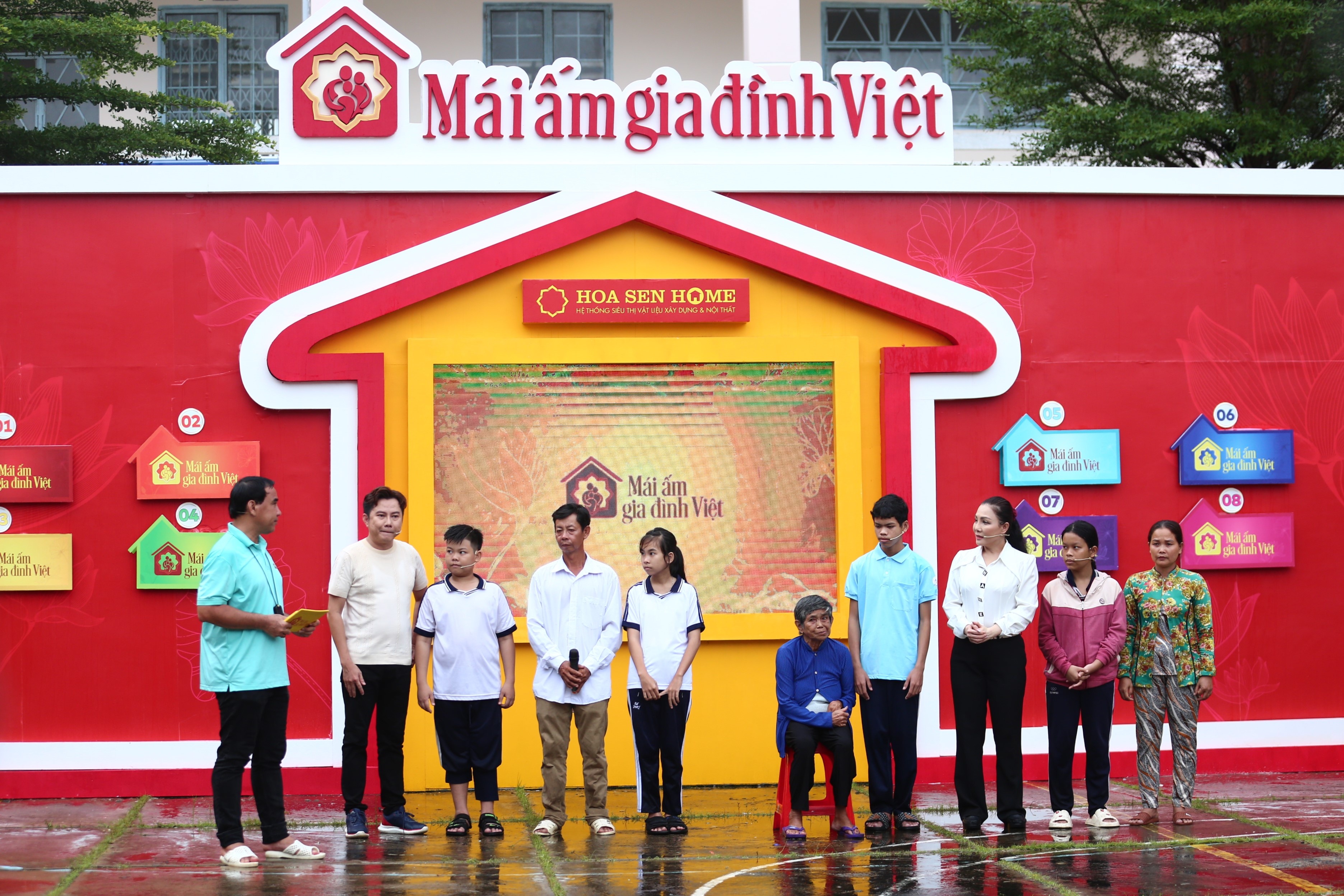 Các khách mời và ba hoàn cảnh khó khăn đến với Mái ấm gia đình Việt_Tập 48