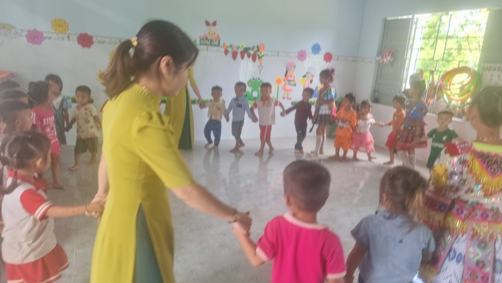 Agribank tỉnh Đắk Lắk bàn giao phòng học cho Trường Mầm non Hoa Phượng