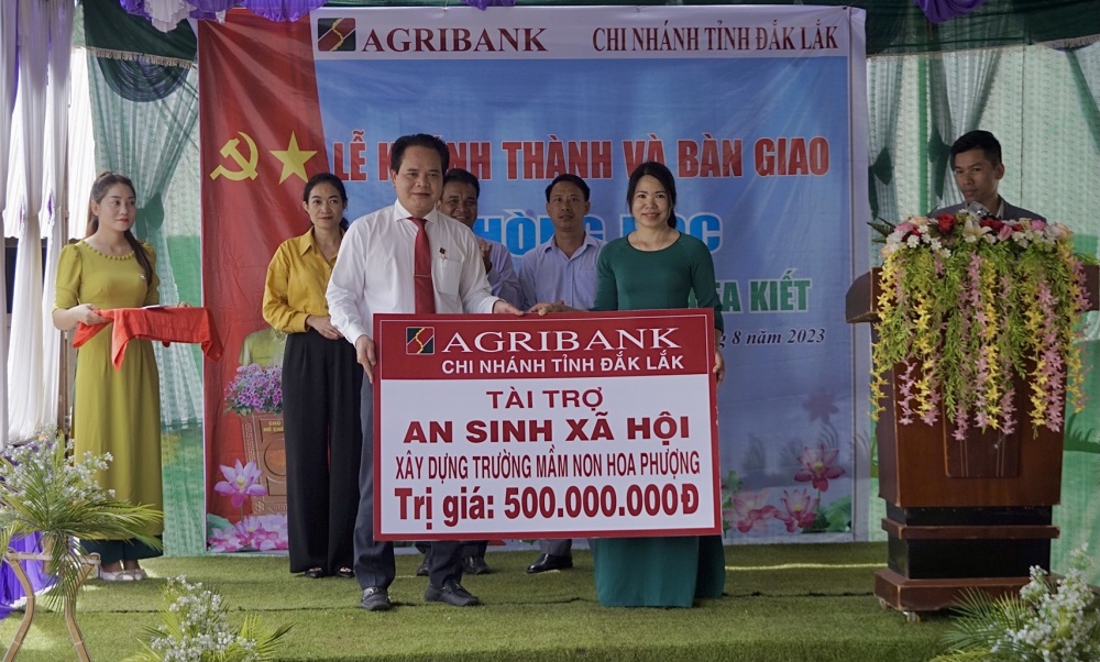Agribank tỉnh Đắk Lắk bàn giao phòng học cho Trường Mầm non Hoa Phượng