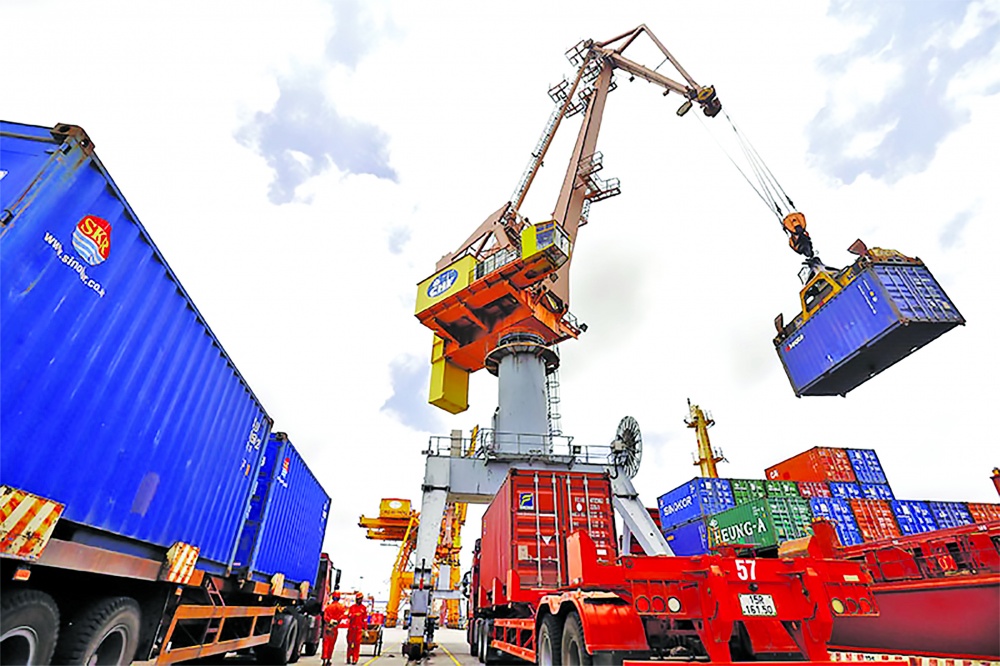 Tháng 8/2023, hoạt động xuất khẩu và mua hàng đều tăng trở lại