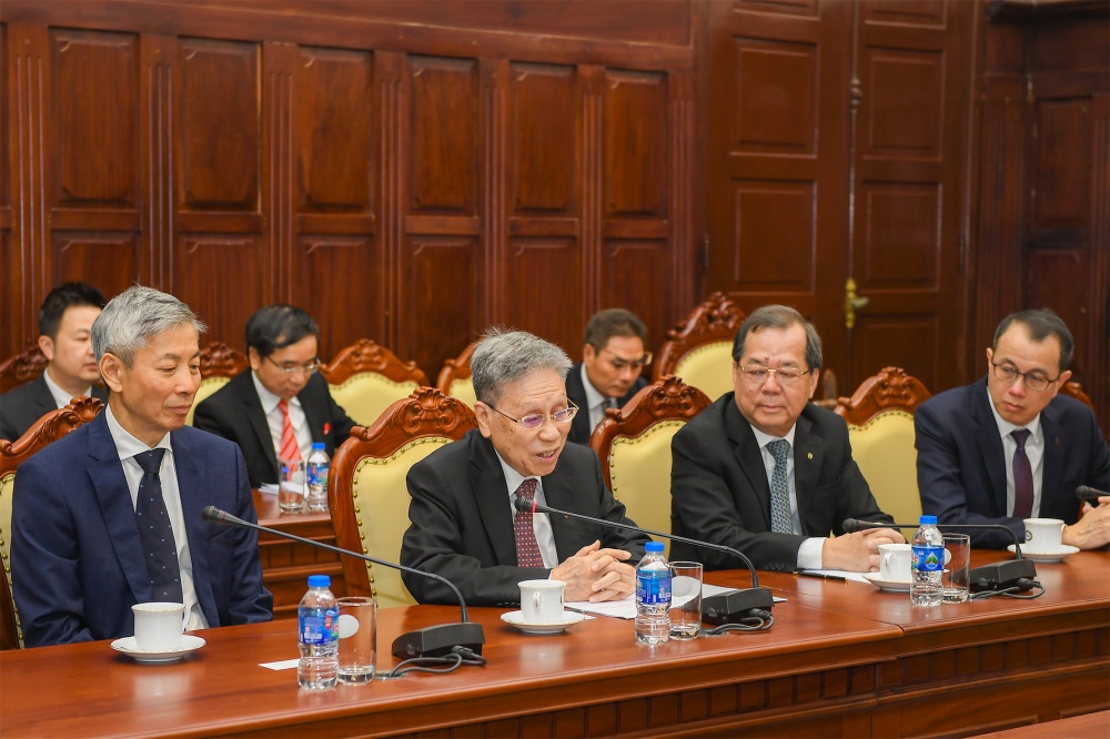 Ông Tay Ah Lek, Tổng Giám đốc điều hành ngân hàng Public Bank Berhad Malaysia