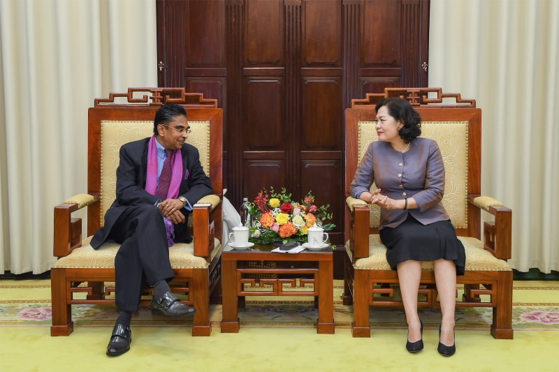Thống đốc Nguyễn Thị Hồng làm việc với Đại sứ đặc mệnh toàn quyền Sri Lanka