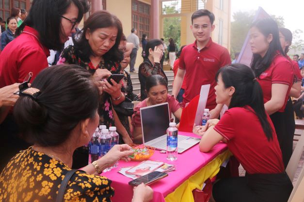 Agribank chi nhánh tỉnh Hà Tĩnh hỗ trợ người dân chuyển đổi số Agribank chi nhánh tỉnh Hà Tĩnh hỗ trợ người dân chuyển đổi số