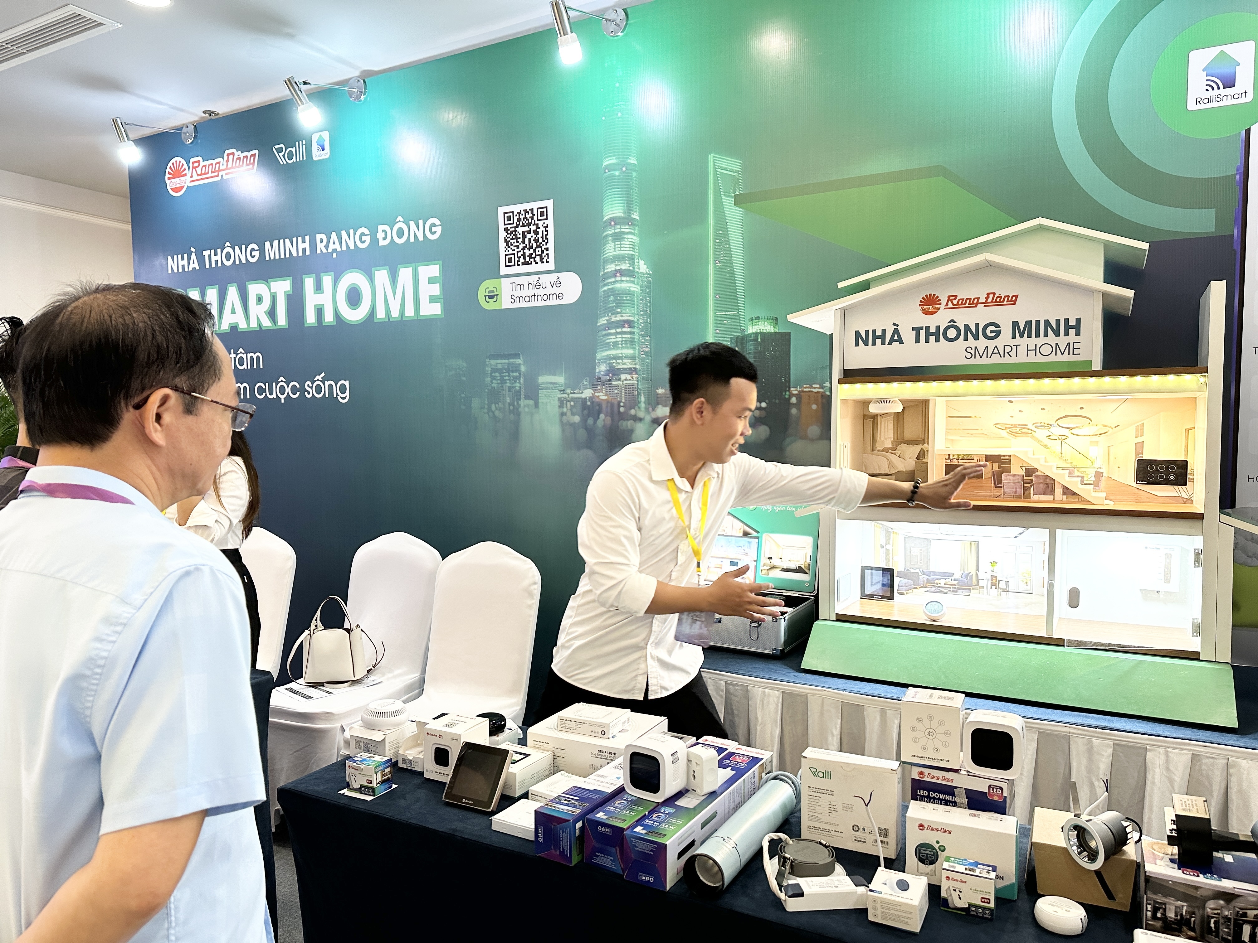 Diễn đàn kinh tế số - xã hội số lần thứ nhất: 10 hành động cụ thể Diễn đàn kinh tế số - xã hội số lần thứ nhất: 10 hành động cụ thể