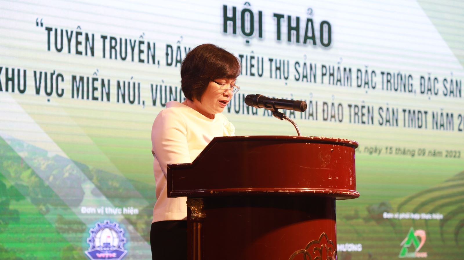 Bà Lê Việt Nga, Phó Vụ trưởng Vụ Thị trường trong nước (Bộ Công Thương) phát biểu Bà Lê Việt Nga, Phó Vụ trưởng Vụ Thị trường trong nước (Bộ Công Thương) phát biểu