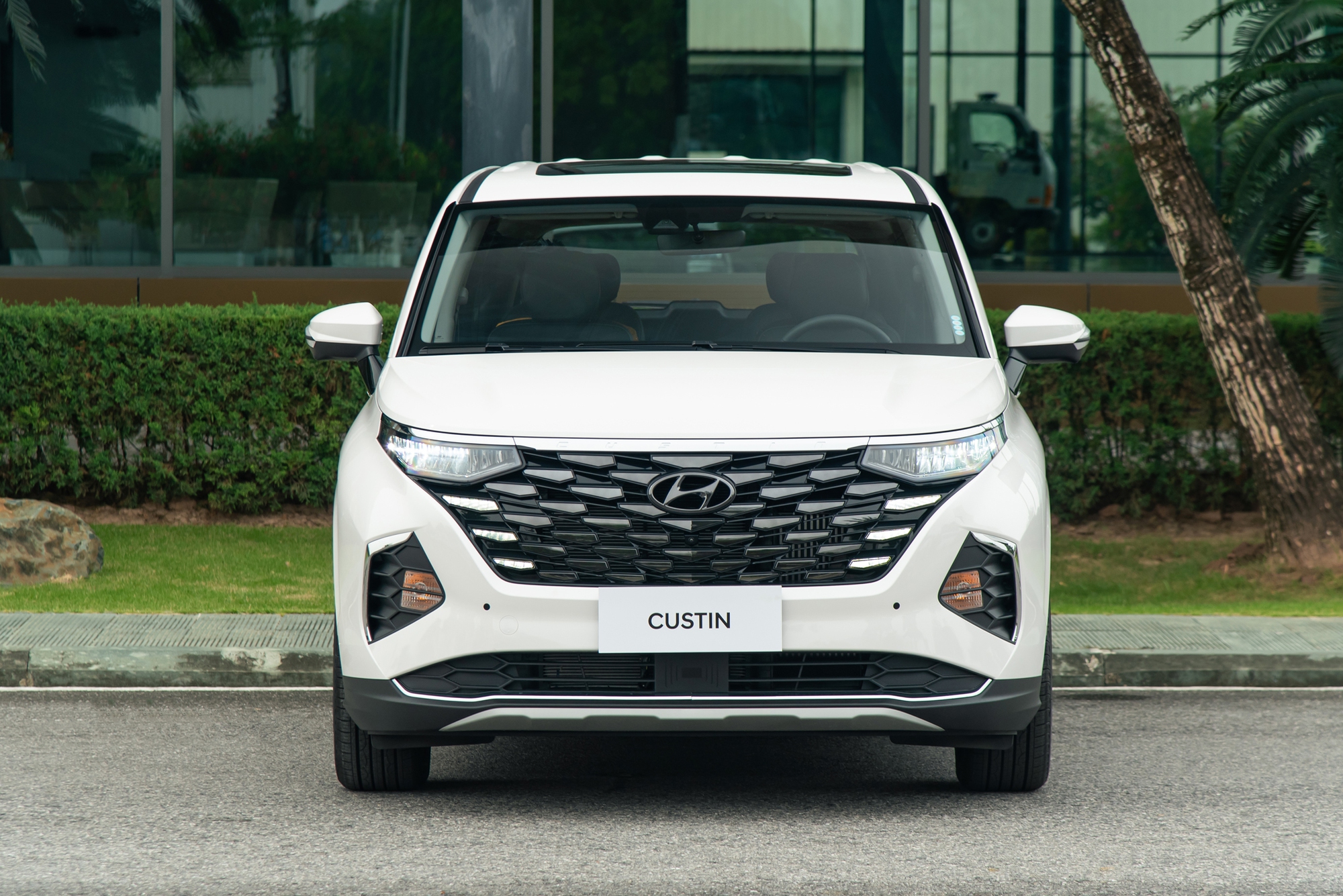 Hyundai Custin ra mắt Việt Nam, giá từ 850 triệu đồng