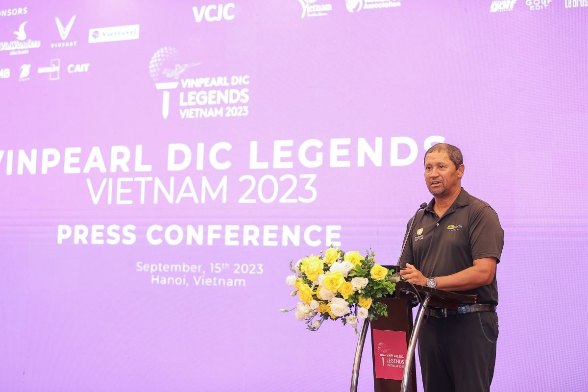 Ông Michael Campbell, cựu vương US Open 2005 cùng 8 lần vô địch European Tour - Đại sứ Legends Tour. Ông Michael Campbell, cựu vương US Open 2005 cùng 8 lần vô địch European Tour - Đại sứ Legends Tour.