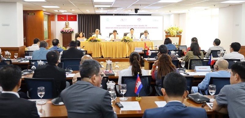 Hội thảo “Bảo vệ quyền sách trên không gian mạng