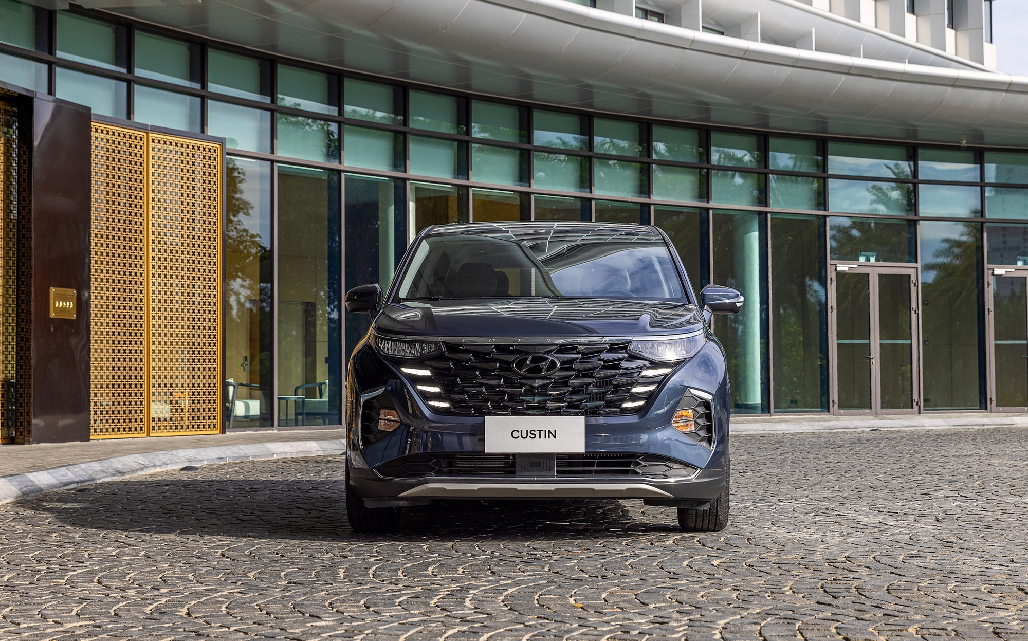 Những điểm khác biệt giữa 3 phiên bản Hyundai Custin vừa ra mắt