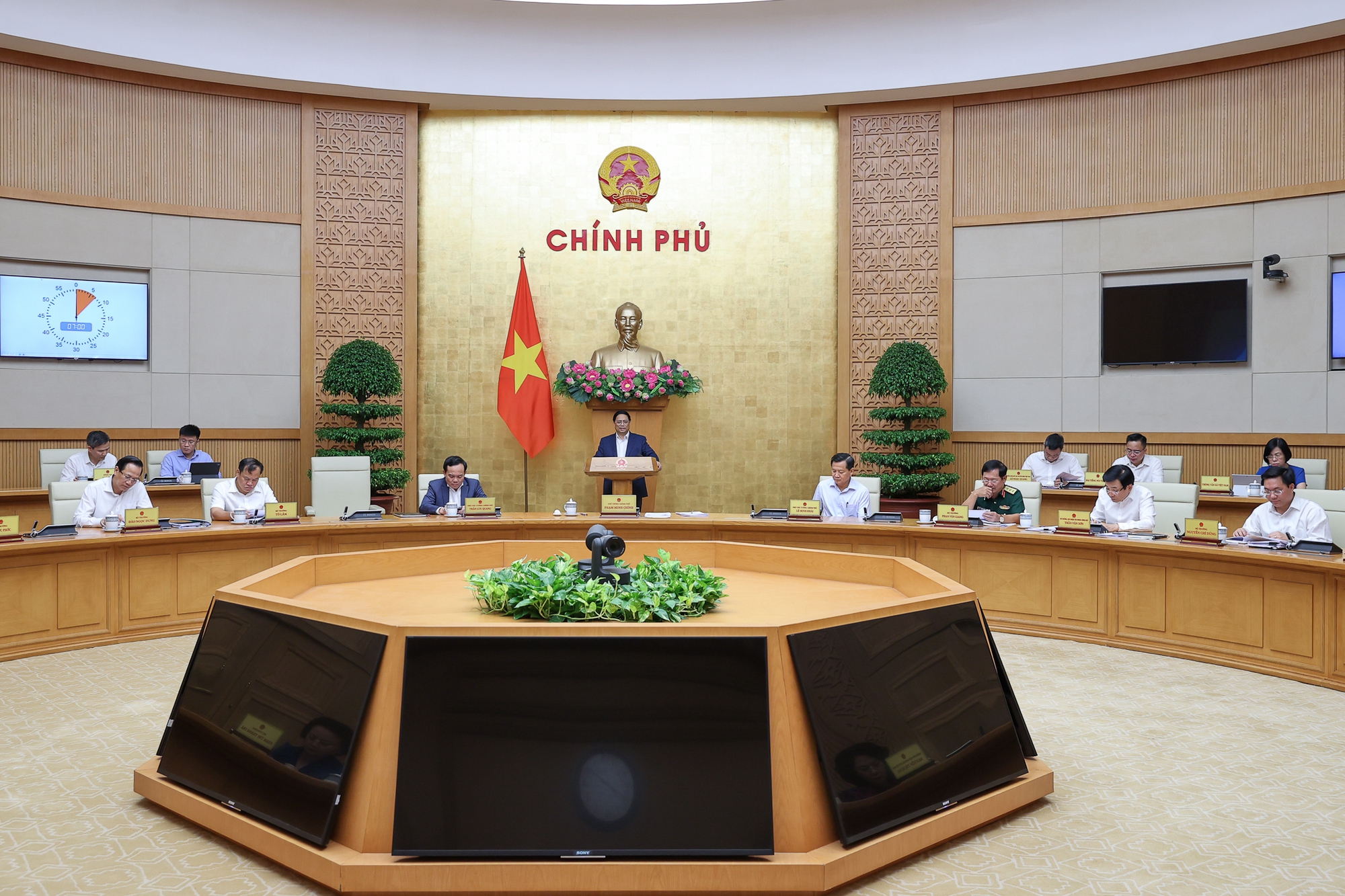 Thủ tướng Phạm Minh Chính chủ trì phiên họp Chính phủ chuyên đề - Ảnh 1.