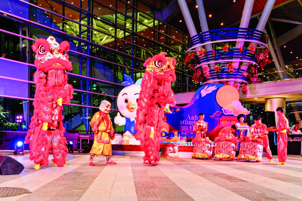 Tiết mục Múa lân sư rồng tại sự kiện “Ánh trăng giao hoà” 