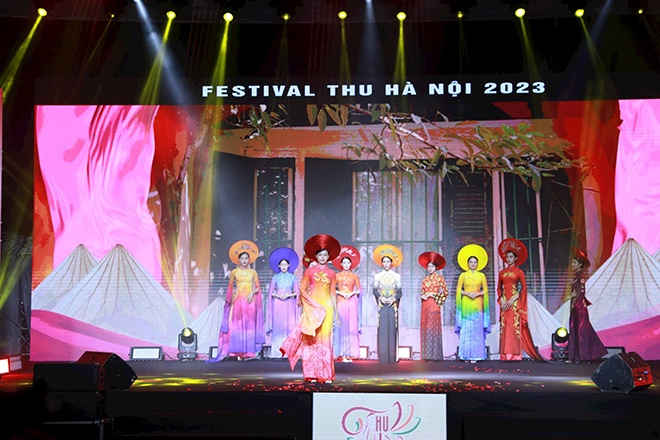 Tiết mục văn nghệ tại Chương trình “Festival Thu Hà Nội năm 2023”. Tiết mục văn nghệ tại Chương trình “Festival Thu Hà Nội năm 2023”.