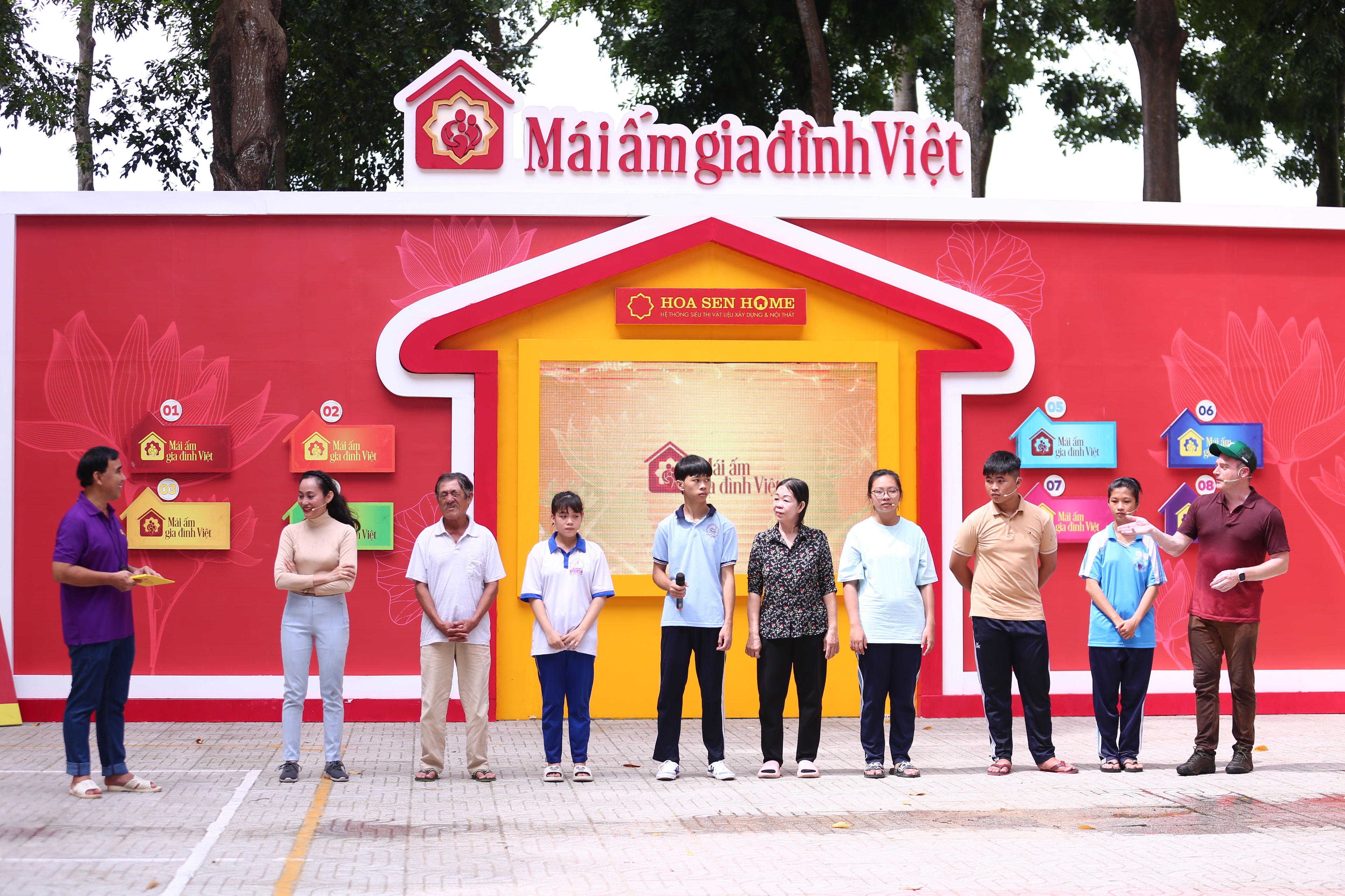 Các nghệ sĩ và ba hoàn cảnh khó khăn đến với Mái ấm gia đình Việt_Tập 52