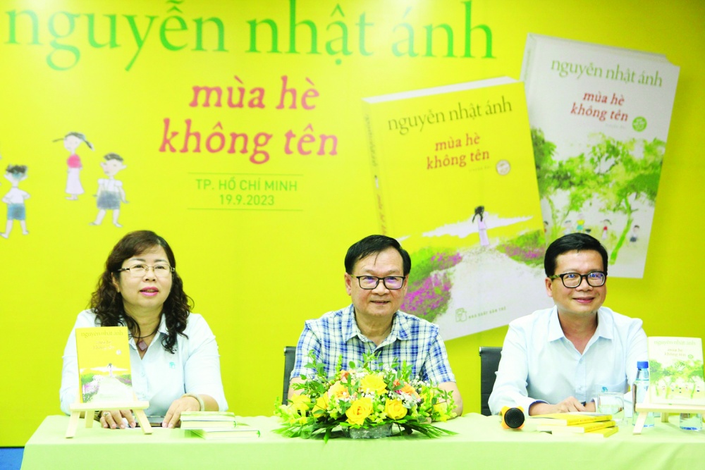 Nhà văn Nguyễn Nhật Ánh trong buổi ra mắt tác phẩm “Mùa hè không tên”