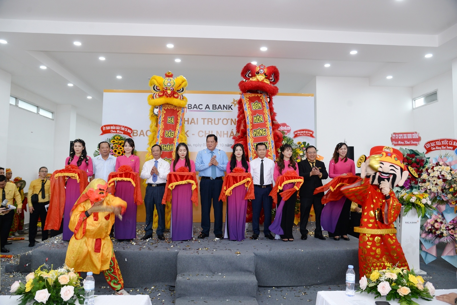 BAC A BANK tham gia thị Lễ cắt băng tại sự kiện khai trương BAC A BANK Chi nhánh Cà Mautrường tài chính ngân hàng tại mũi Cà Mau
