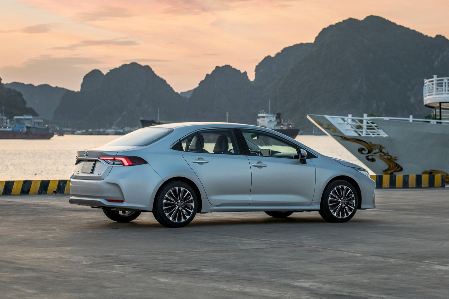 Toyota Corolla Altis 2023 ra mắt với giá bán từ 725 triệu đồng Toyota Corolla Altis 2023 ra mắt với giá bán từ 725 triệu đồng