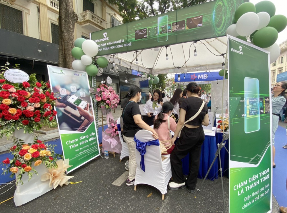 Phát động thanh toán không dùng tiền mặt trên địa bàn quận Hoàn Kiếm
