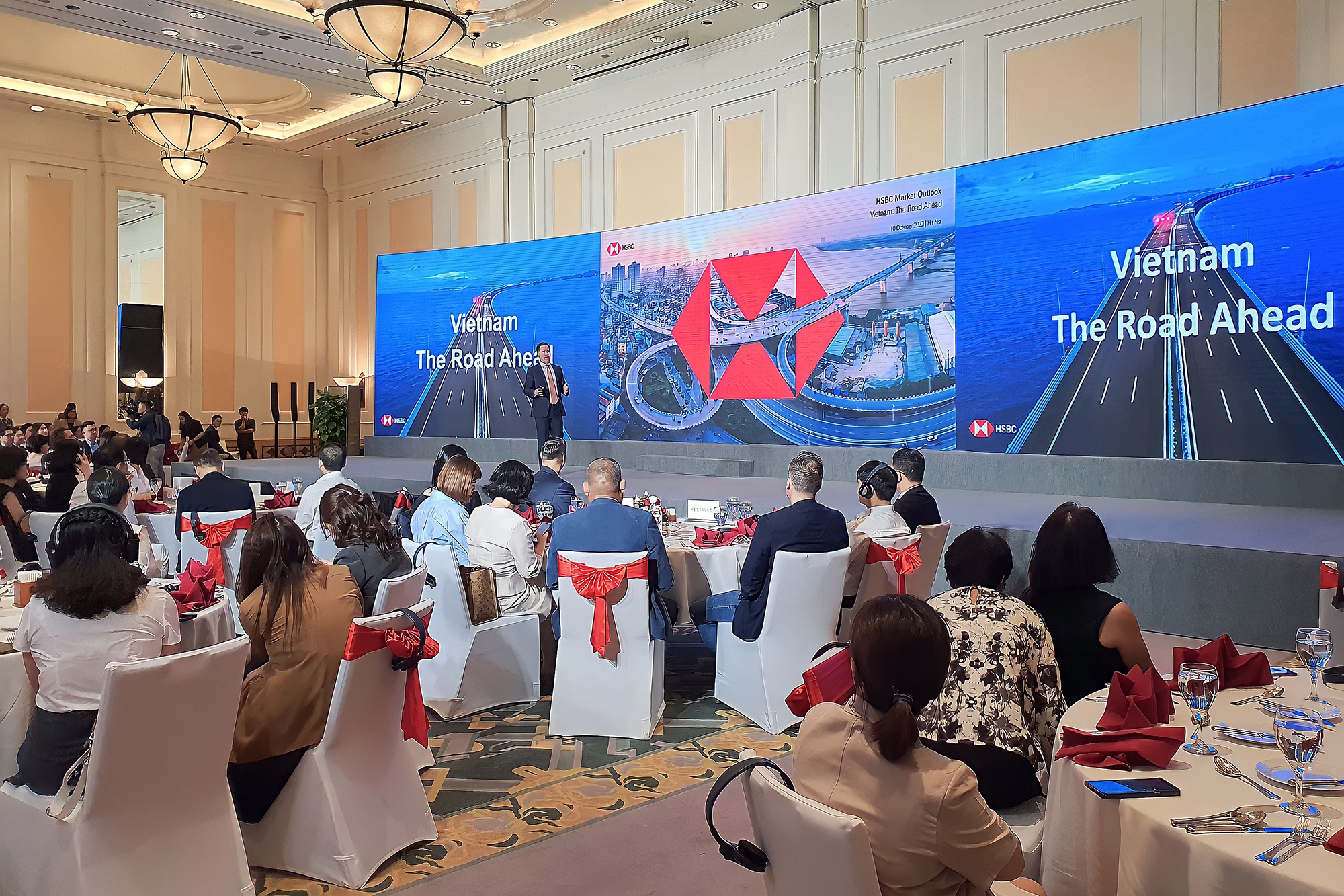 Việt Nam: Con đường phía trước Việt Nam: Con đường phía trước