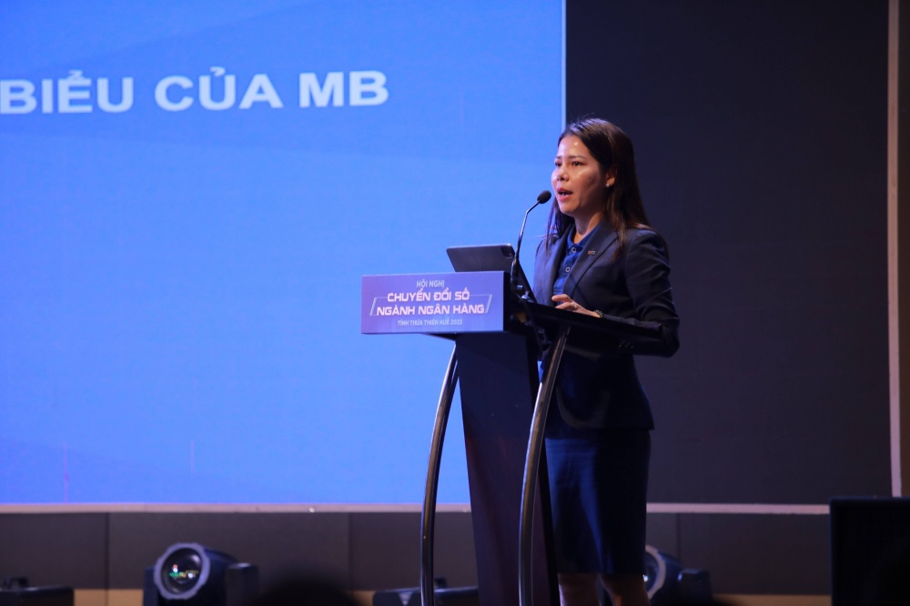 MB Huế trình bày tham luận MB Huế trình bày tham luận