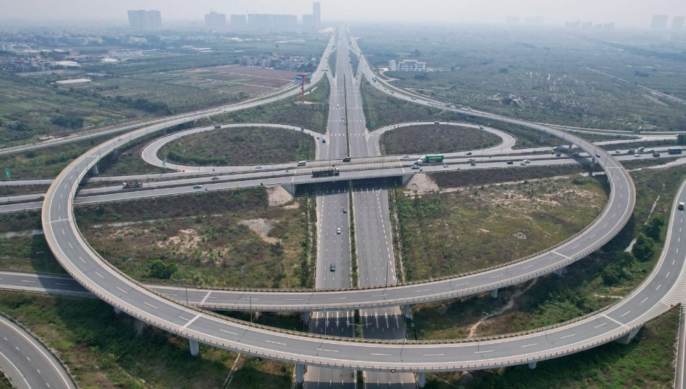 Nút giao thông Cổ Linh hướng về phía Vinhomes Ocean Park 1 là một trong những công trình hạ tầng hiện đại tạo nên diện mạo mới cho Gia Lâm