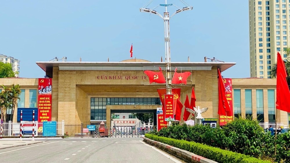 Cửa khẩu quốc tế Móng Cái (ảnh: Cổng TTĐT TP. Móng Cái)