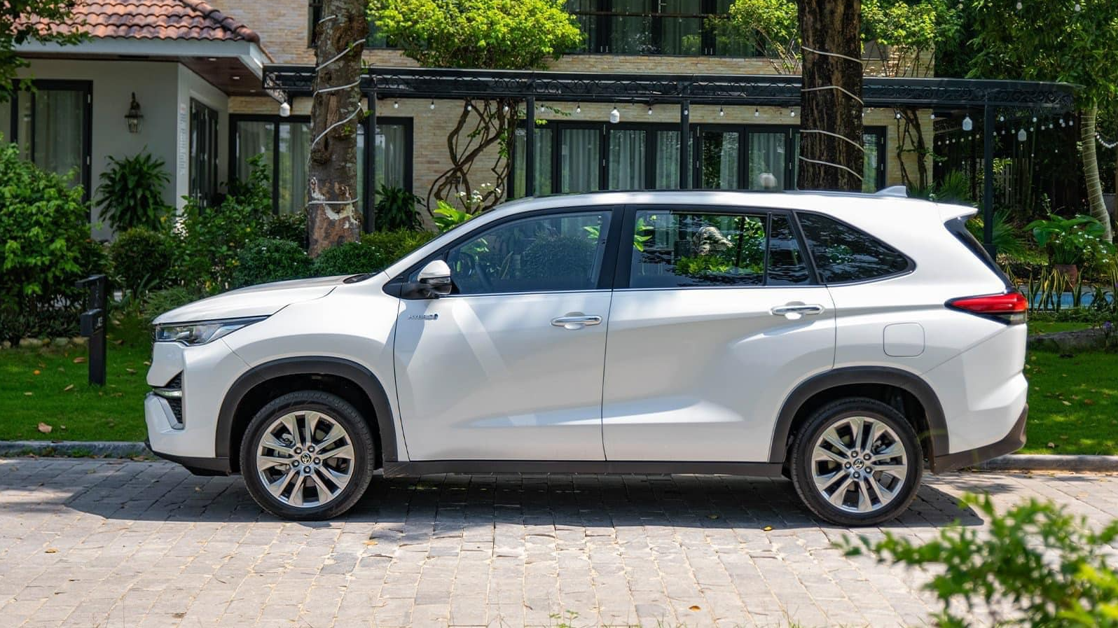 Toyota Innova Cross lộ ảnh nội, ngoại thất trước ngày ra mắt Toyota Innova Cross lộ ảnh nội, ngoại thất trước ngày ra mắt