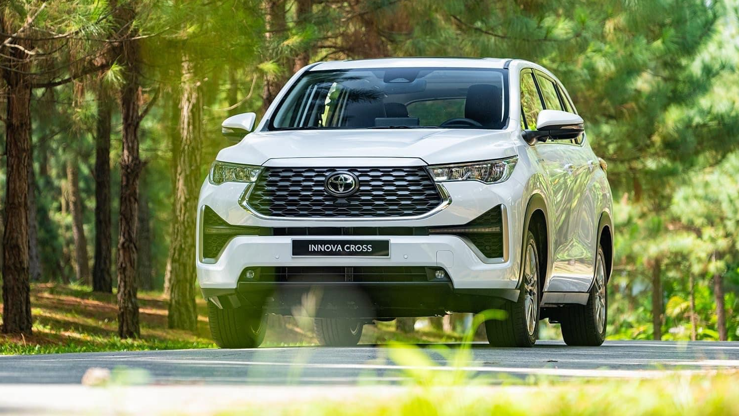 Toyota Innova Cross lộ ảnh nội, ngoại thất rõ nét trước ngày ra mắt Việt Nam: Nhiều trang bị khủng, giá dễ tới tiền tỷ - Ảnh 1. Toyota Innova Cross lộ ảnh nội, ngoại thất rõ nét trước ngày ra mắt Việt Nam: Nhiều trang bị khủng, giá dễ tới tiền tỷ - Ảnh 1.