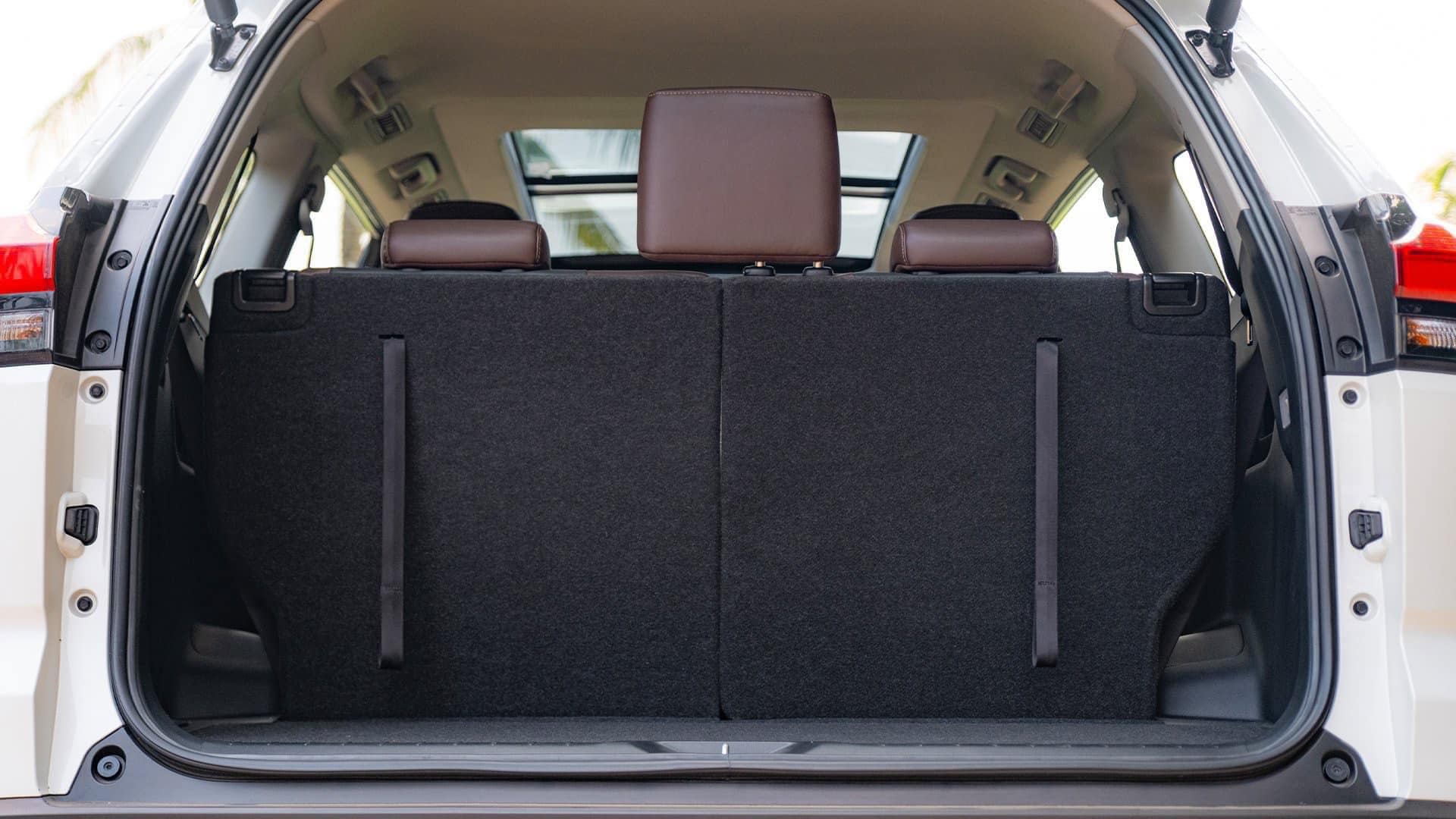 Toyota Innova Cross lộ ảnh nội, ngoại thất trước ngày ra mắt Toyota Innova Cross lộ ảnh nội, ngoại thất trước ngày ra mắt