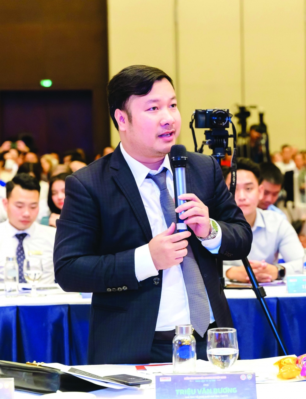 Tư duy toàn cầu - hành động địa phương Tư duy toàn cầu - hành động địa phương