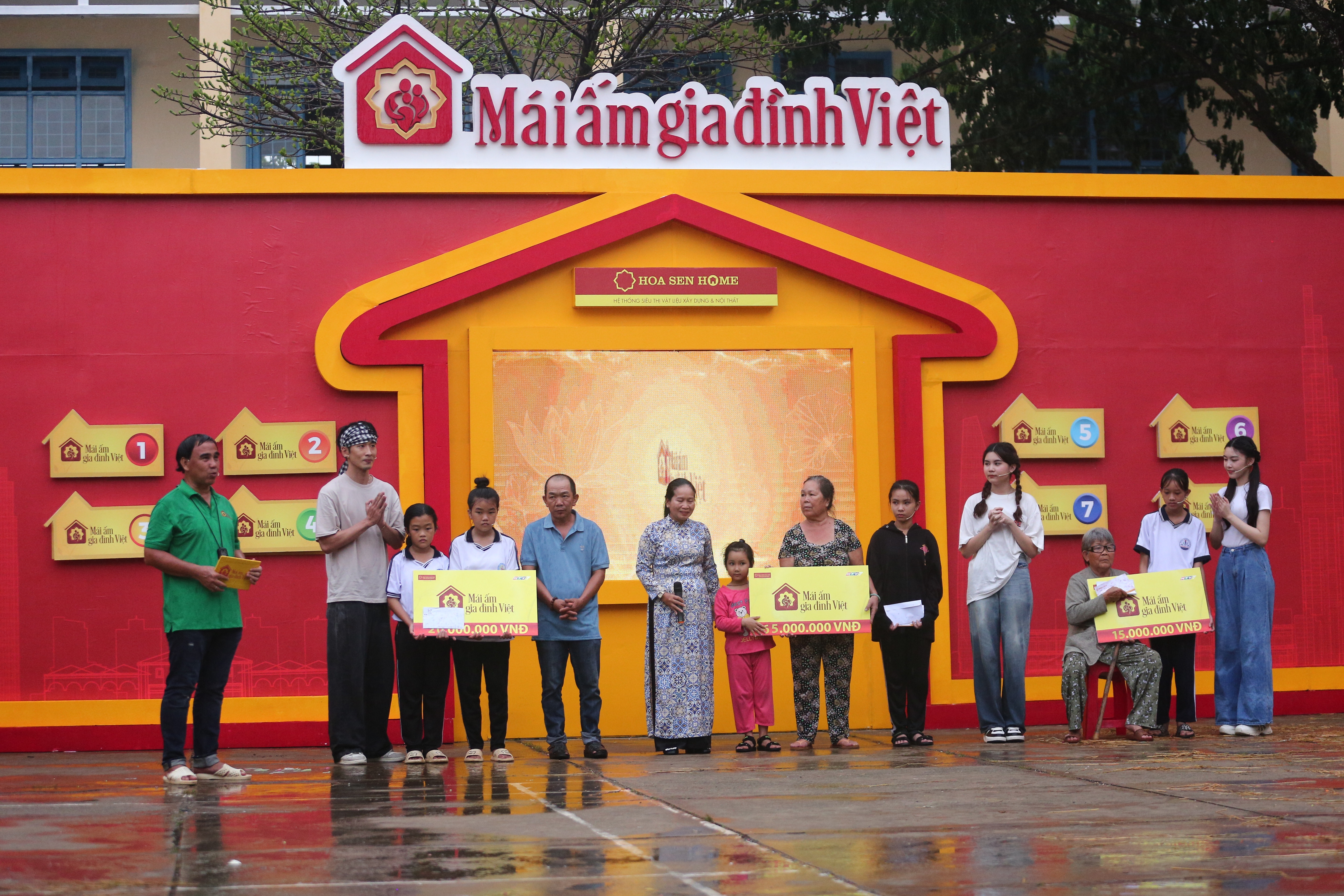 Xuất sắc vượt qua các thử thách của Mái ấm gia đình Việt, Tuấn Trần – Lọ Lem – Hạt Dẻ thành công mang về tổng số tiền thưởng 100.000.000đ cho các gia đình