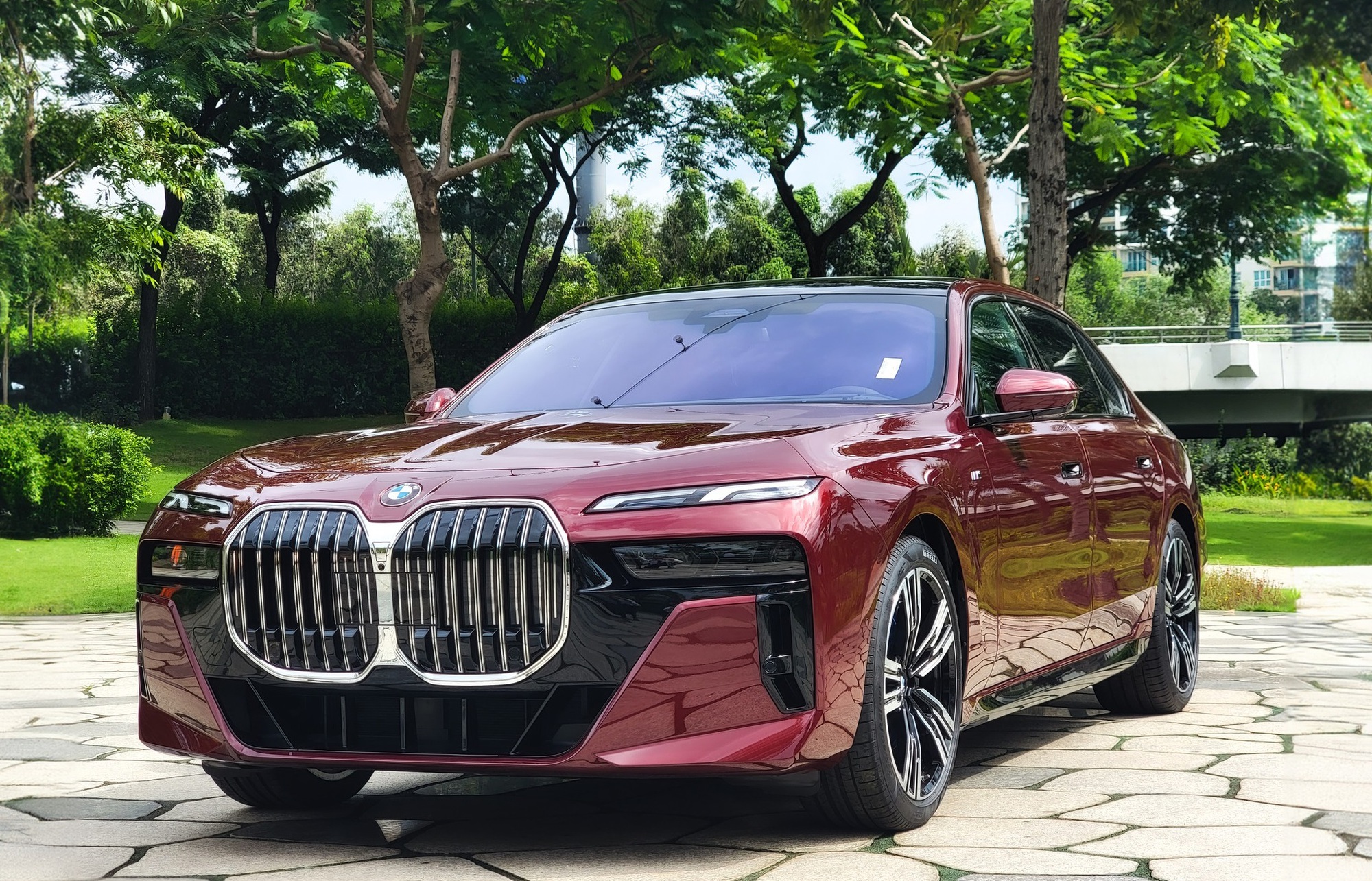 BMW 7-Series 2023 tiếp tục giảm gần 500 triệu, giá khởi điểm còn 4,5 tỷ tăng sức đấu S-Class - Ảnh 2. BMW 7-Series 2023 tiếp tục giảm gần 500 triệu, giá khởi điểm còn 4,5 tỷ tăng sức đấu S-Class - Ảnh 2.