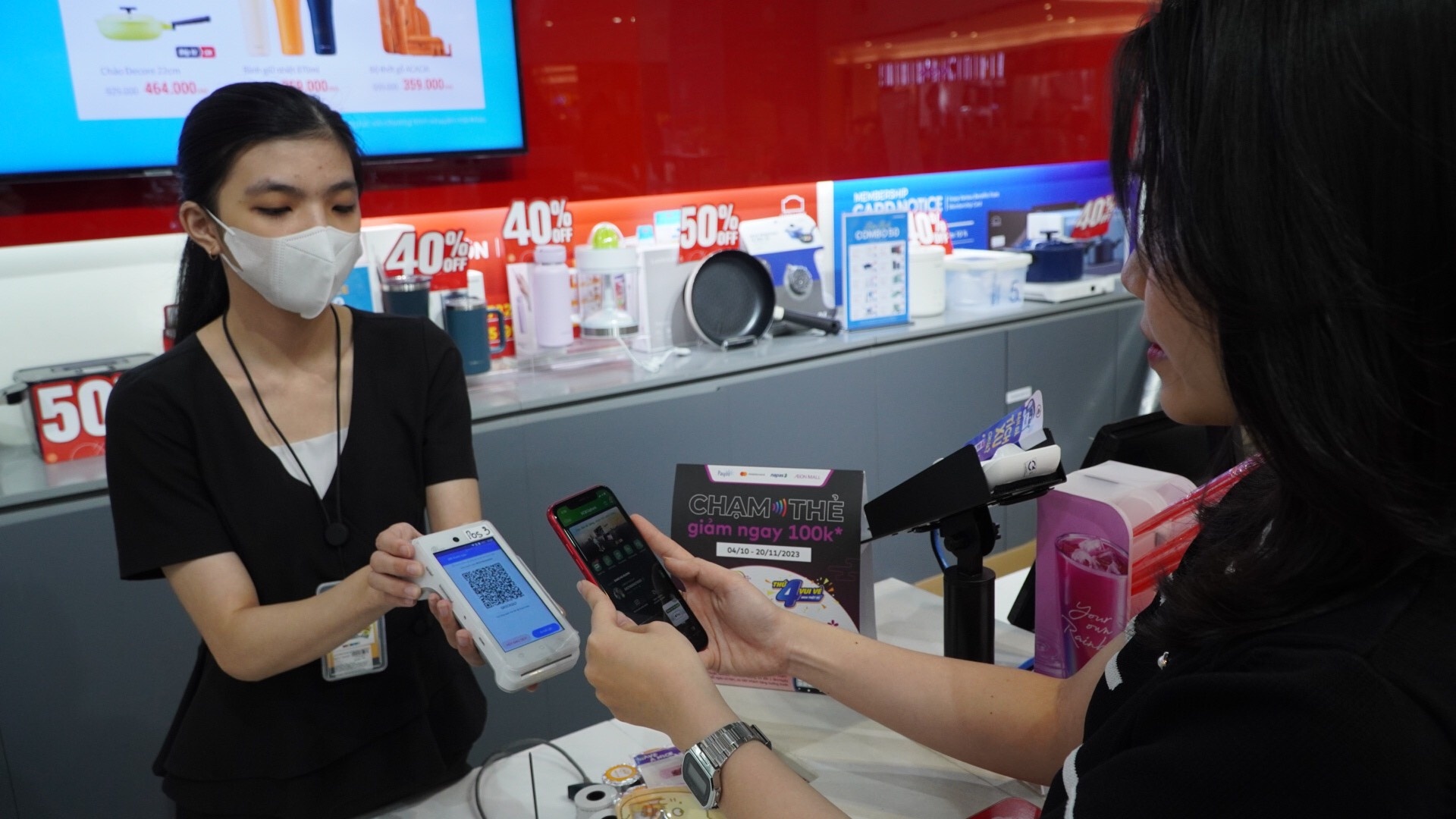 Người tiêu dùng chú trọng sản phẩm thiết yếu, sức khoẻ và ưa thích công nghệ thanh toán mới