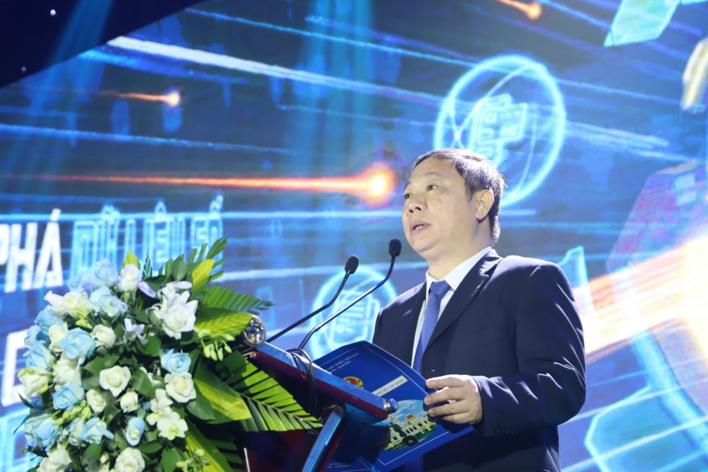 Thúc đẩy chuyển đổi số cho người dân và doanh nghiệp Thúc đẩy chuyển đổi số cho người dân và doanh nghiệp