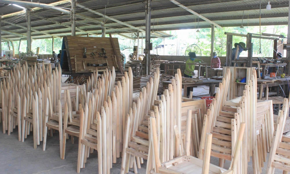 mặt bằng lãi suất liên tục giảm, từ mức trên 10%/năm về dưới 8%/năm. Động thái này nhằm giảm mặt bằng lãi suất, hỗ trợ người dân và doanh nghiệp tăng khả năng tiếp cận vốn, góp phần phục hồi sản xuất, kinh doanh.