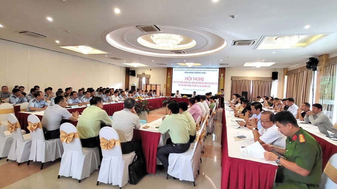 ội nghị với sự tham gia của đại diện các bộ, ngành, Ban Chỉ đạo 389 của 14 tỉnh, thành phố và Hiệp hội, Doanh nghiệp ngành thuốc lá, mía đường